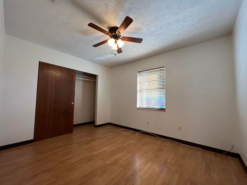 Active With Contract: $2,300 (2 beds, 2 baths, 1112 Square Feet)