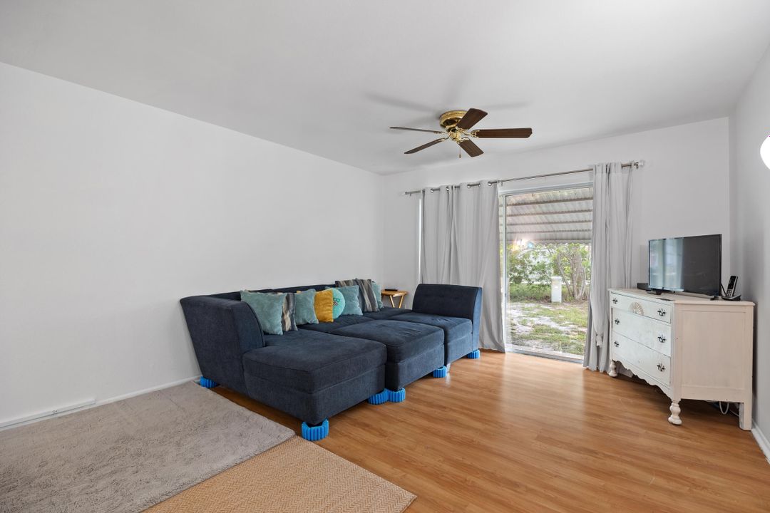 For Sale: $245,000 (2 beds, 2 baths, 1176 Square Feet)