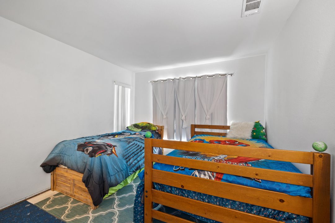 For Sale: $245,000 (2 beds, 2 baths, 1176 Square Feet)