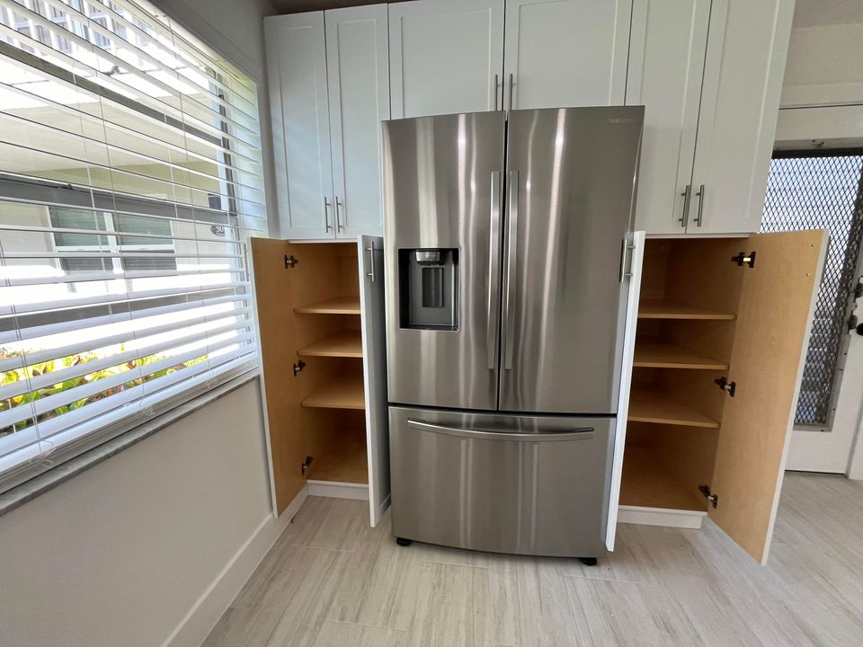 Active With Contract: $182,500 (2 beds, 2 baths, 907 Square Feet)