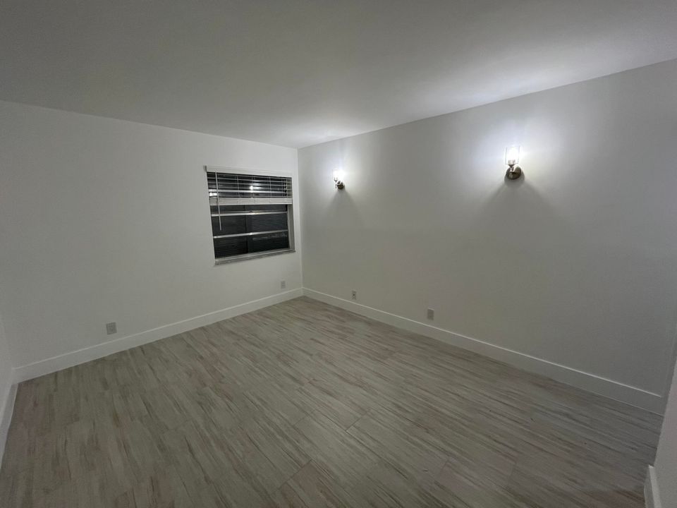 For Sale: $182,500 (2 beds, 2 baths, 907 Square Feet)