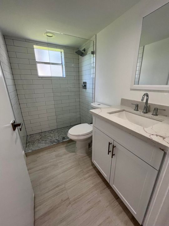 Active With Contract: $182,500 (2 beds, 2 baths, 907 Square Feet)