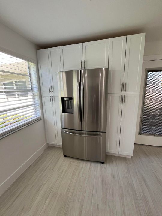 Active With Contract: $182,500 (2 beds, 2 baths, 907 Square Feet)