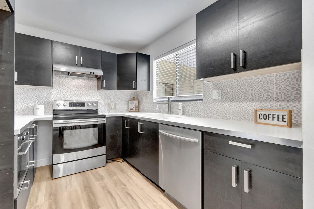 For Sale: $249,000 (2 beds, 2 baths, 1100 Square Feet)