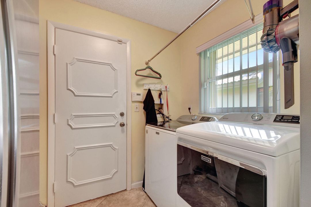 For Sale: $489,500 (2 beds, 2 baths, 1860 Square Feet)