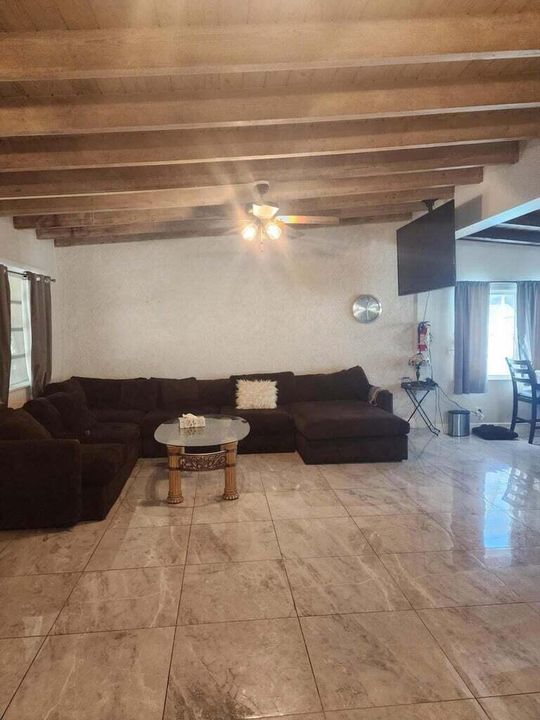 En Venta: $599,999 (4 camas, 3 baños, 1856 Pies cuadrados)