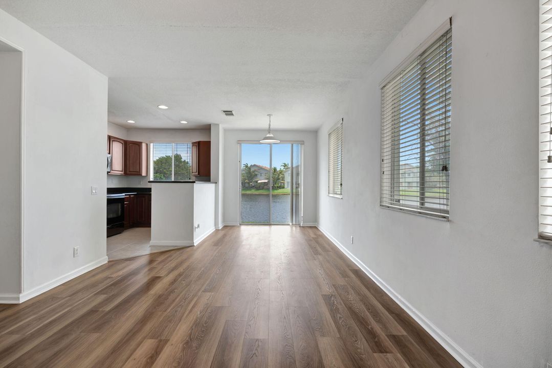 Active With Contract: $2,150 (2 beds, 2 baths, 1199 Square Feet)