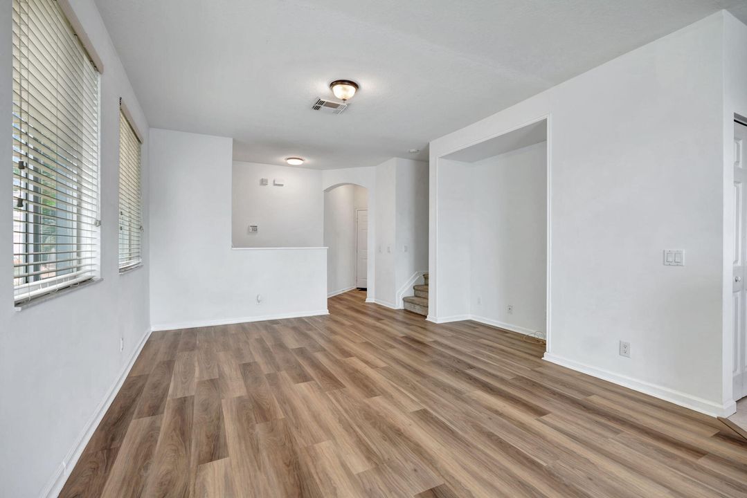 Active With Contract: $2,150 (2 beds, 2 baths, 1199 Square Feet)