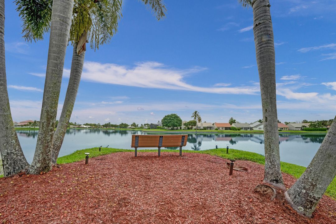 For Sale: $650,000 (4 beds, 2 baths, 1972 Square Feet)