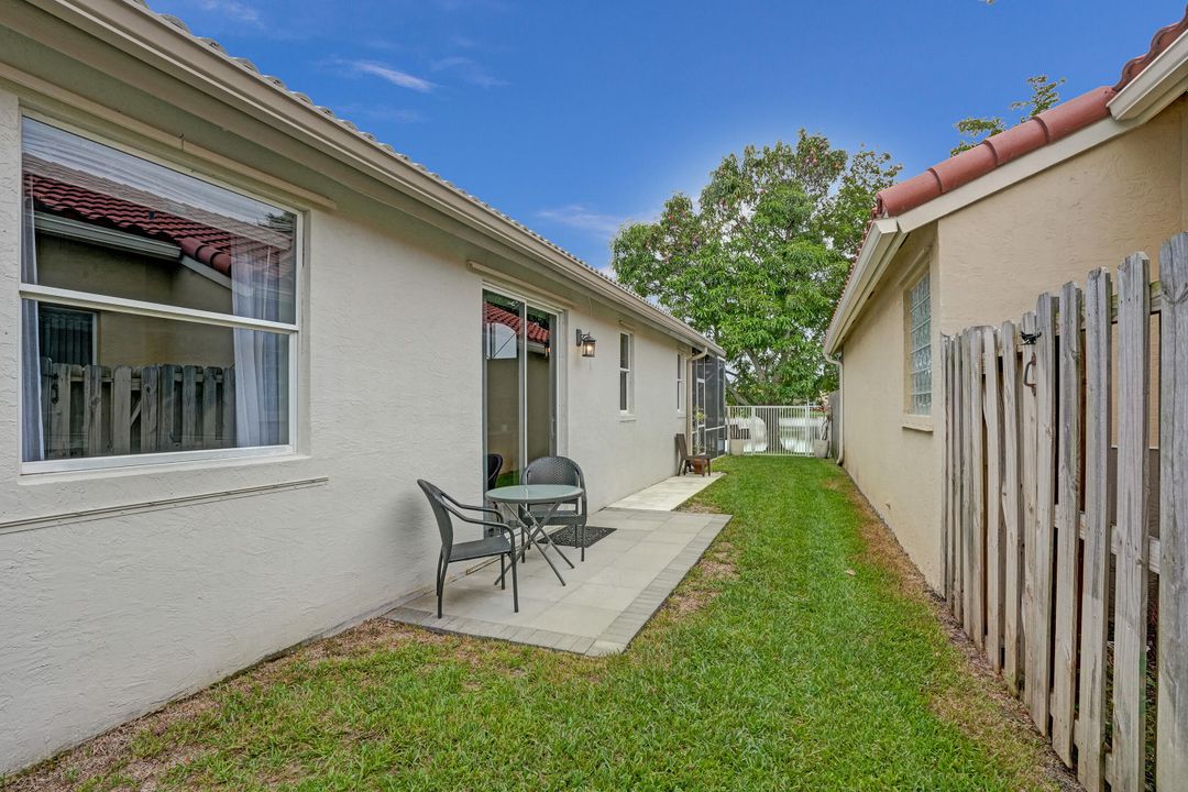 For Sale: $650,000 (4 beds, 2 baths, 1972 Square Feet)