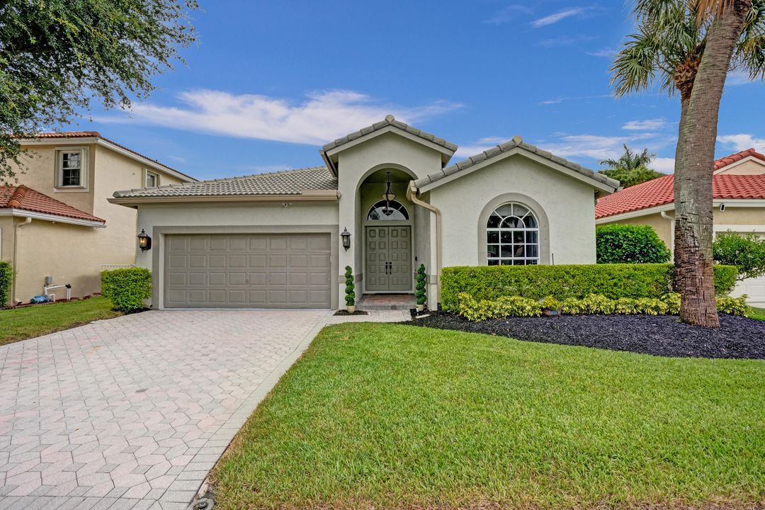 For Sale: $650,000 (4 beds, 2 baths, 1972 Square Feet)