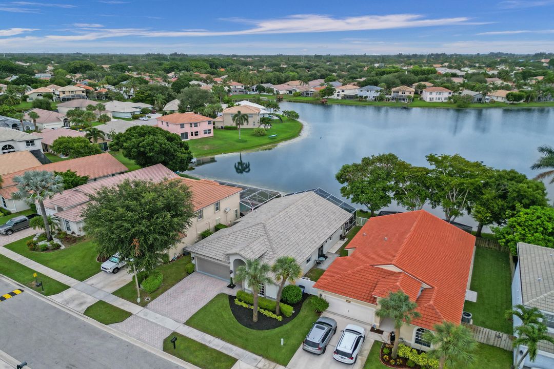 For Sale: $650,000 (4 beds, 2 baths, 1972 Square Feet)