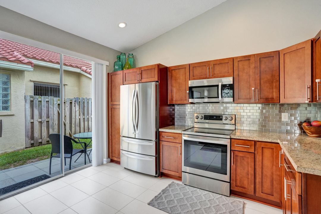 For Sale: $650,000 (4 beds, 2 baths, 1972 Square Feet)