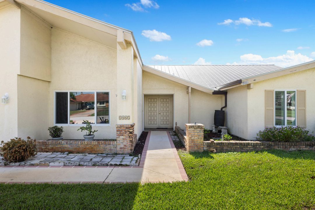 Active With Contract: $545,000 (3 beds, 3 baths, 2845 Square Feet)