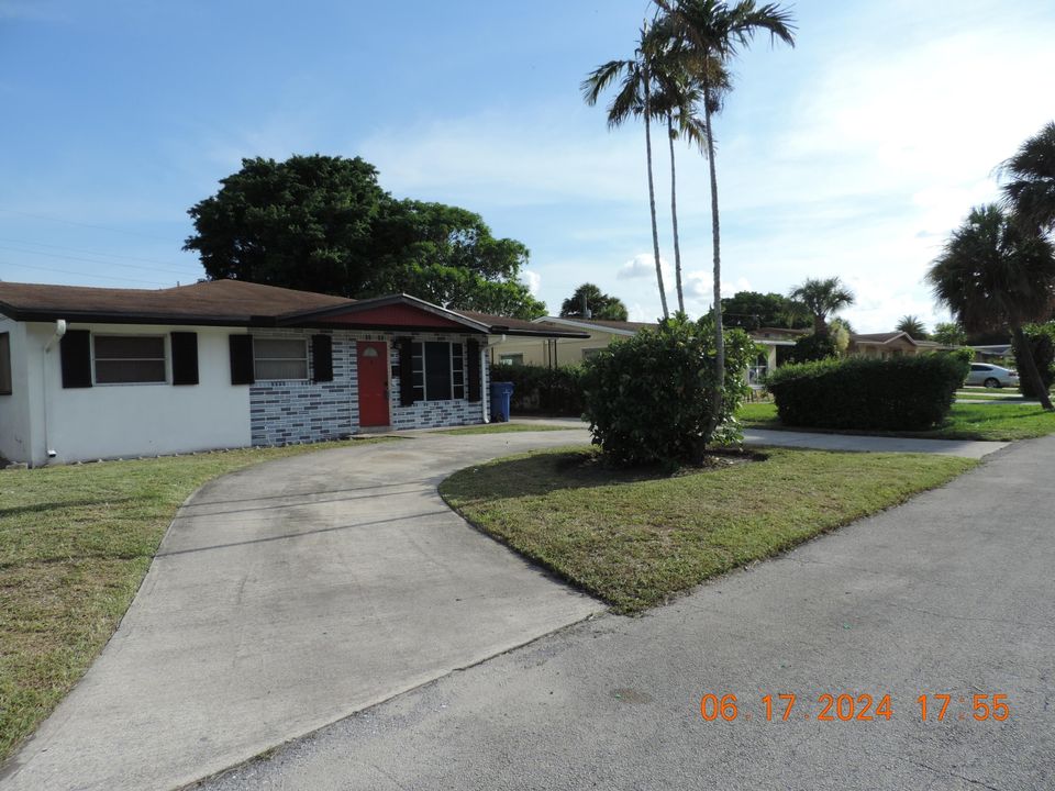 Active With Contract: $370,000 (4 beds, 2 baths, 1938 Square Feet)