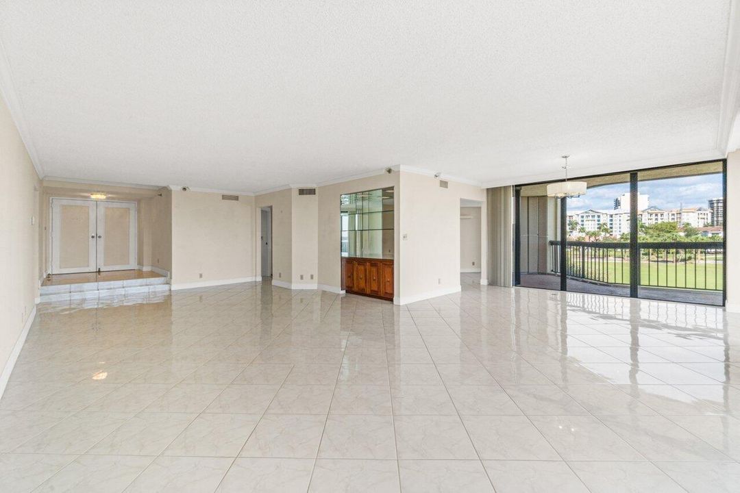 En Venta: $594,000 (3 camas, 2 baños, 2200 Pies cuadrados)