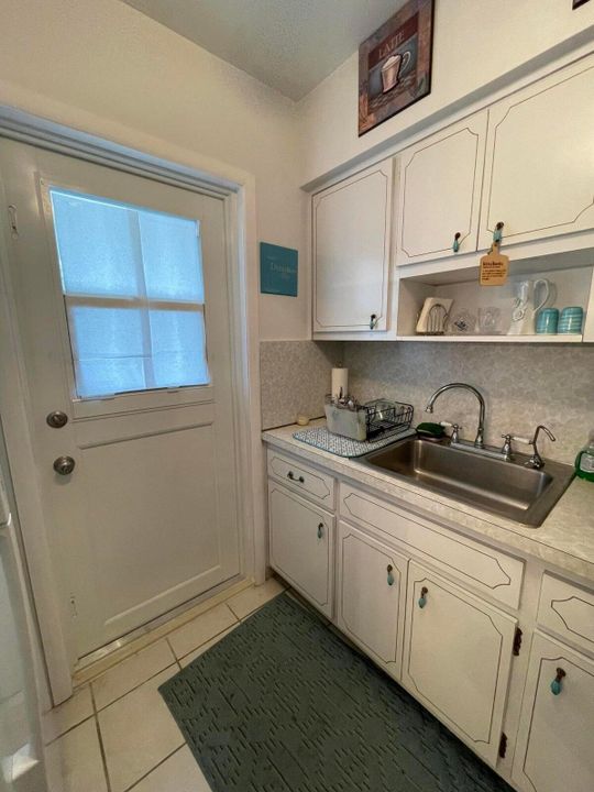 For Rent: $2,000 (1 beds, 1 baths, 820 Square Feet)