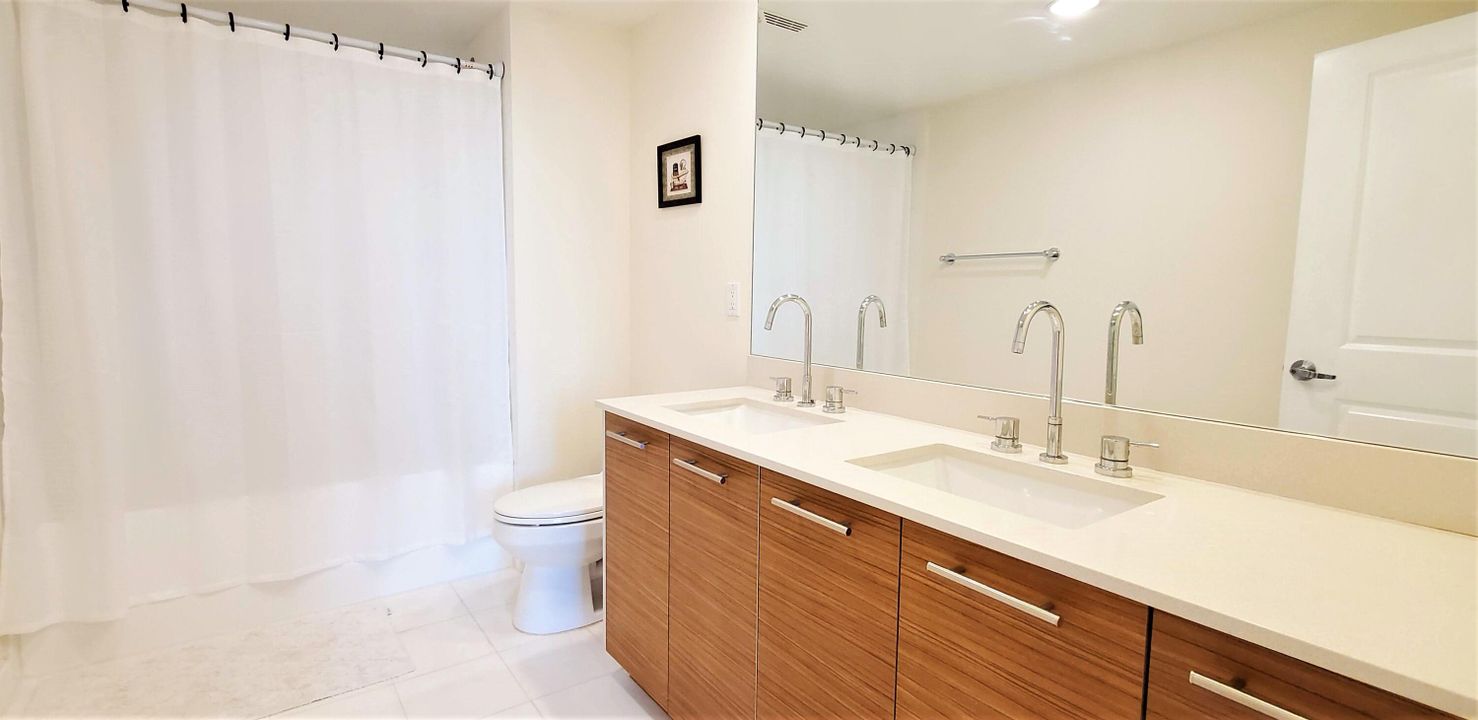For Rent: $2,500 (1 beds, 1 baths, 725 Square Feet)