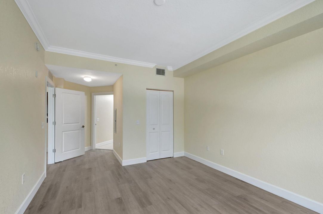 For Rent: $2,350 (2 beds, 2 baths, 1241 Square Feet)