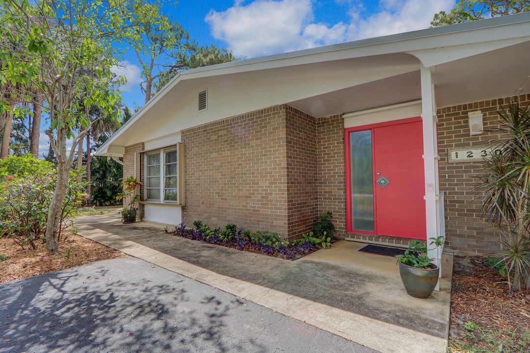 For Sale: $669,000 (3 beds, 2 baths, 2214 Square Feet)