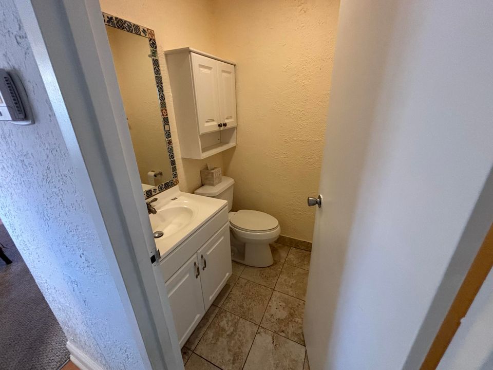 For Sale: $119,900 (1 beds, 1 baths, 720 Square Feet)