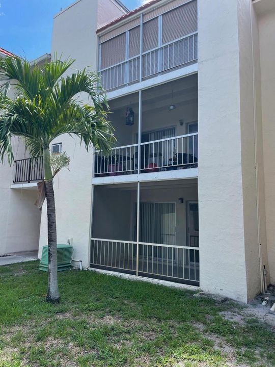 Active With Contract: $205,000 (1 beds, 1 baths, 700 Square Feet)