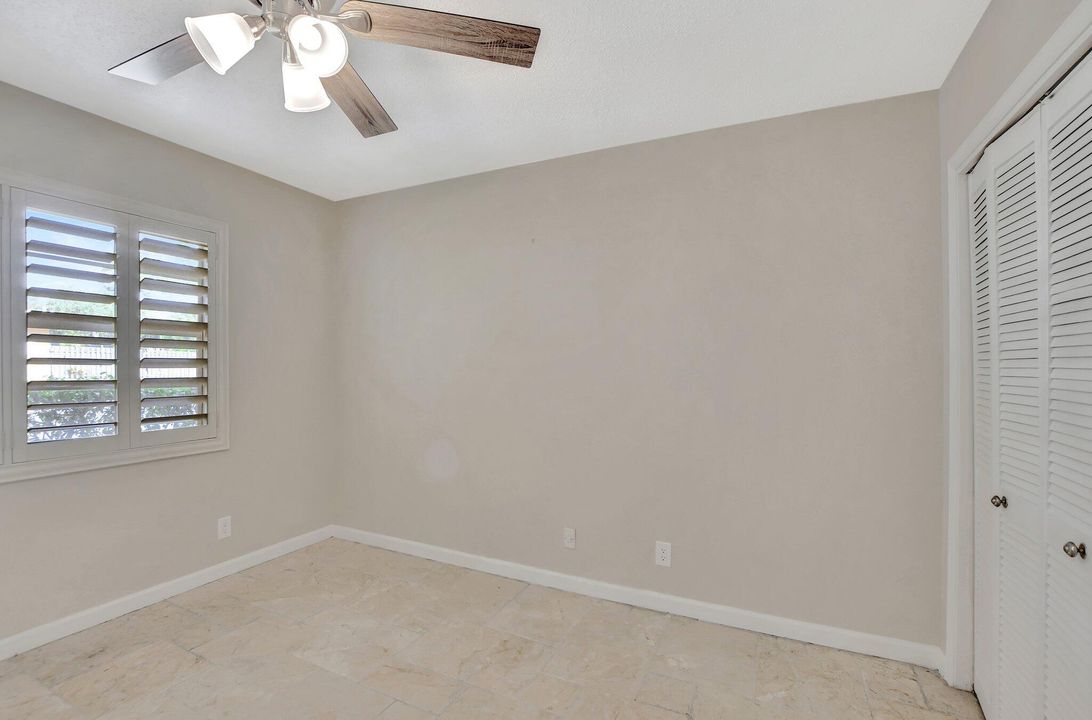 For Sale: $379,000 (2 beds, 2 baths, 988 Square Feet)