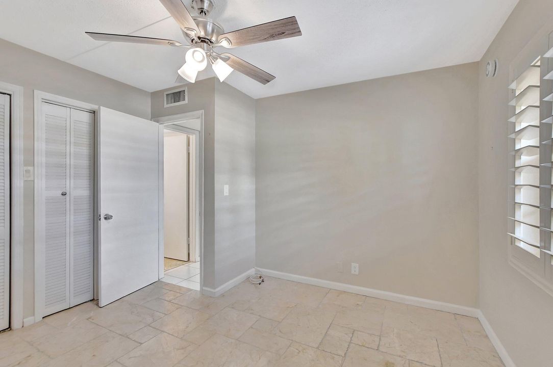 For Sale: $379,000 (2 beds, 2 baths, 988 Square Feet)