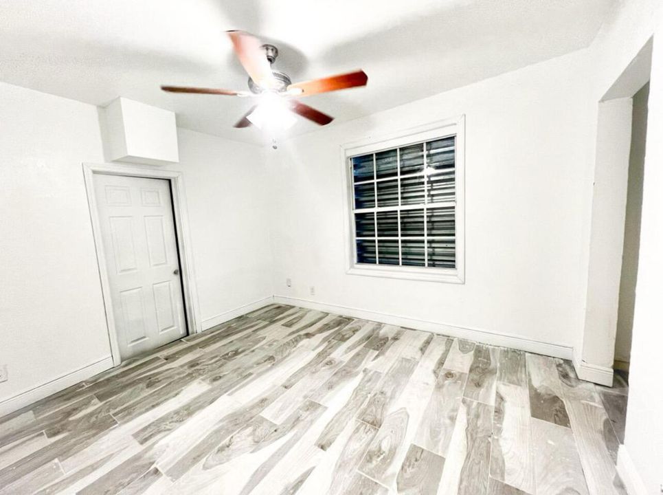 For Sale: $425,000 (3 beds, 2 baths, 1095 Square Feet)