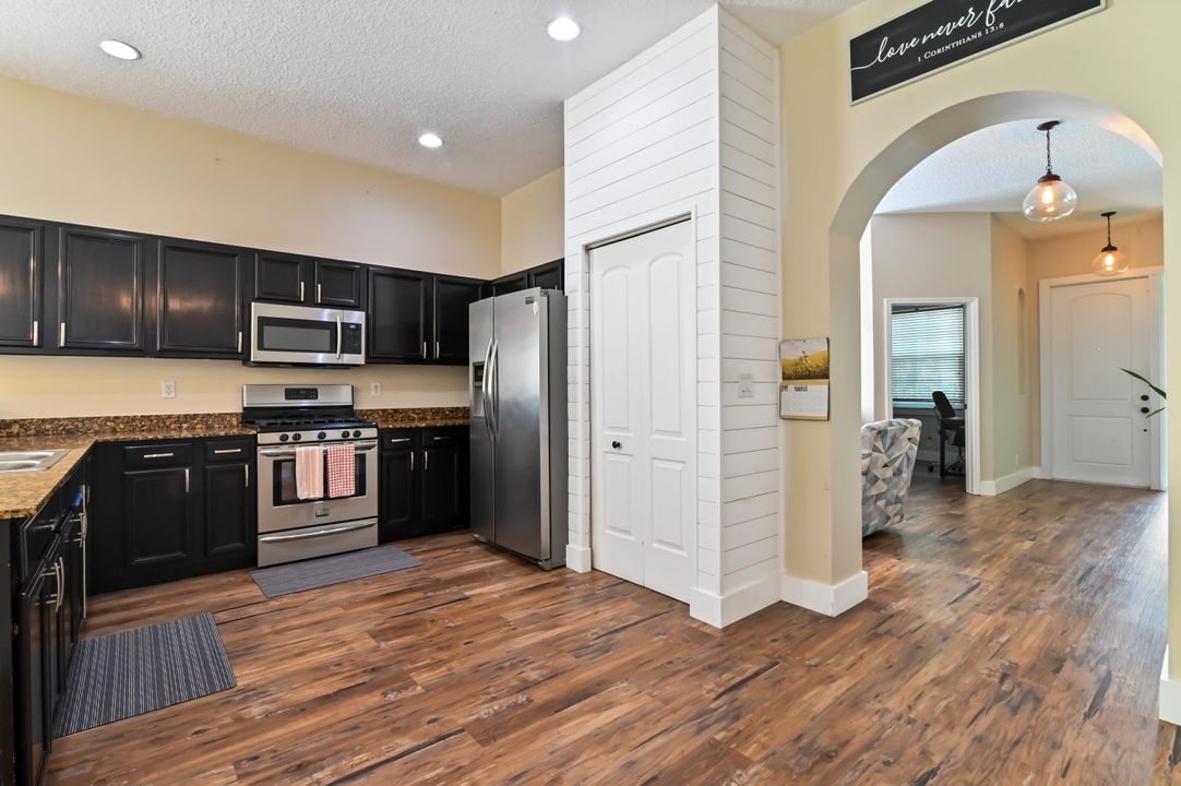 For Sale: $549,900 (4 beds, 2 baths, 1812 Square Feet)