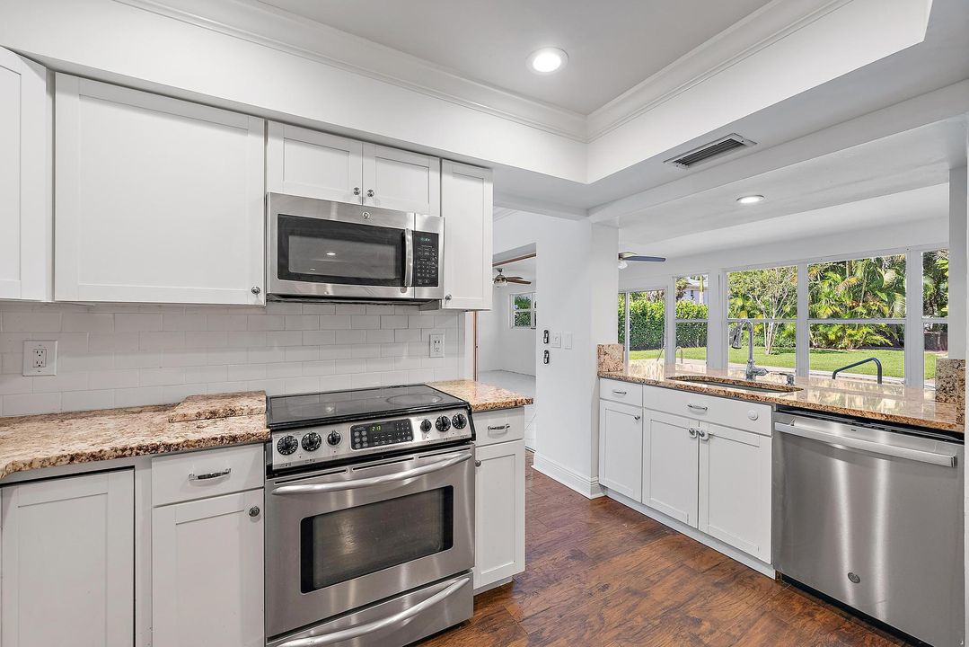 For Sale: $899,000 (3 beds, 2 baths, 1912 Square Feet)