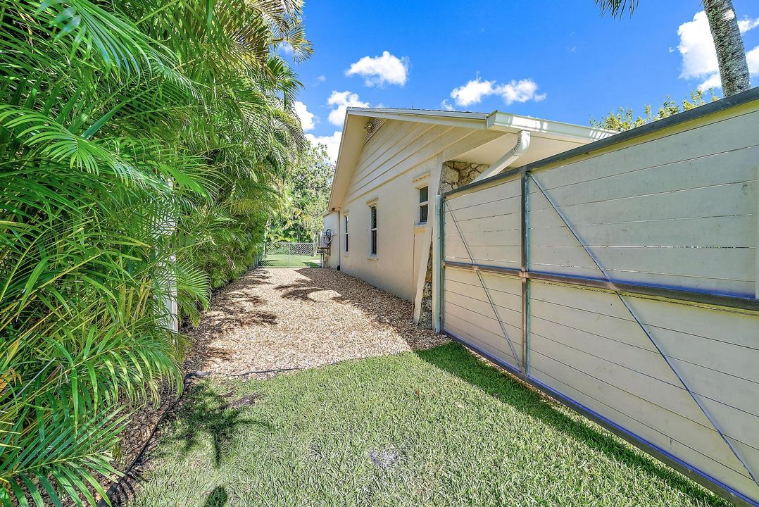 For Sale: $899,000 (3 beds, 2 baths, 1912 Square Feet)