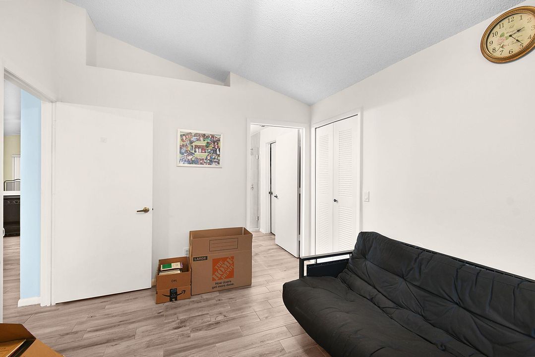 For Sale: $240,000 (2 beds, 2 baths, 1217 Square Feet)