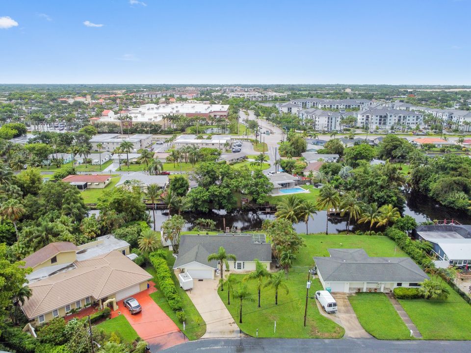 For Sale: $675,000 (4 beds, 2 baths, 1550 Square Feet)