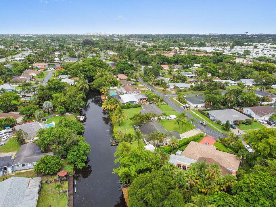 For Sale: $675,000 (4 beds, 2 baths, 1550 Square Feet)