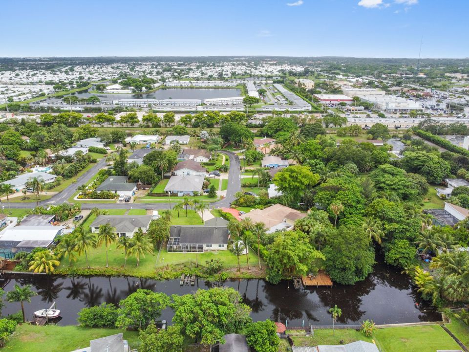 For Sale: $675,000 (4 beds, 2 baths, 1550 Square Feet)