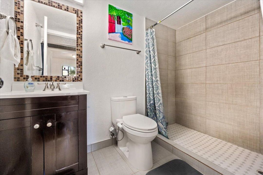 出租: $2,450 (2 贝兹, 2 浴室, 735 平方英尺)