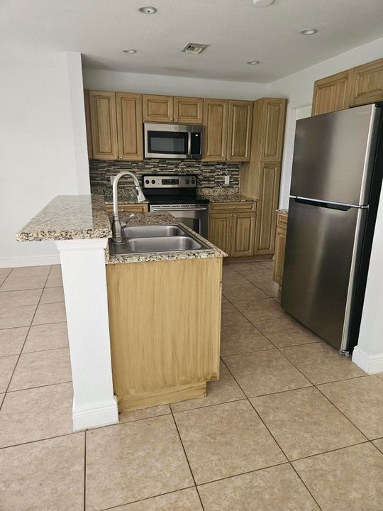 For Rent: $2,800 (3 beds, 2 baths, 1441 Square Feet)