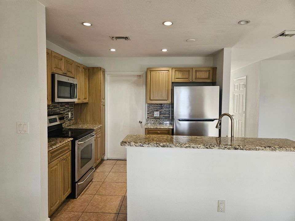 Active With Contract: $2,800 (3 beds, 2 baths, 1441 Square Feet)