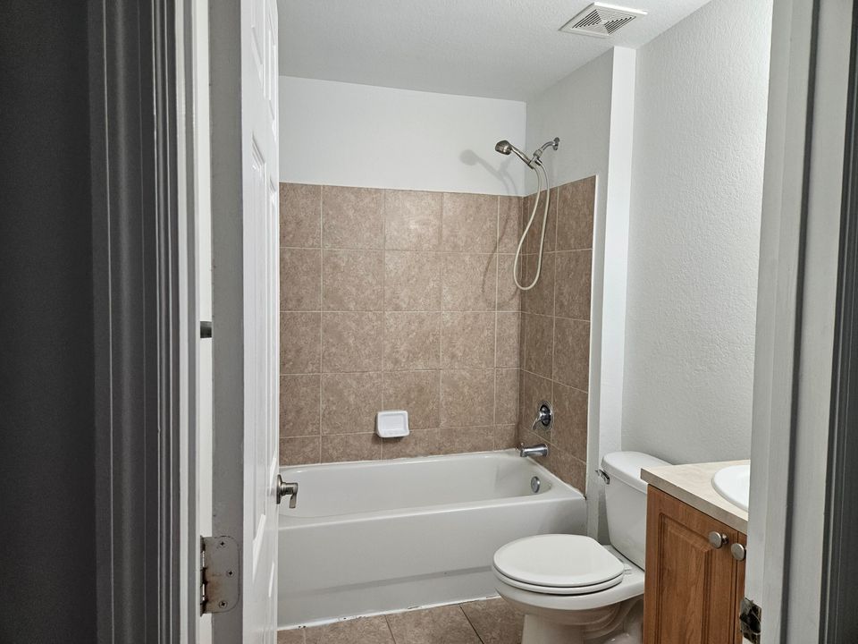 Active With Contract: $2,800 (3 beds, 2 baths, 1441 Square Feet)