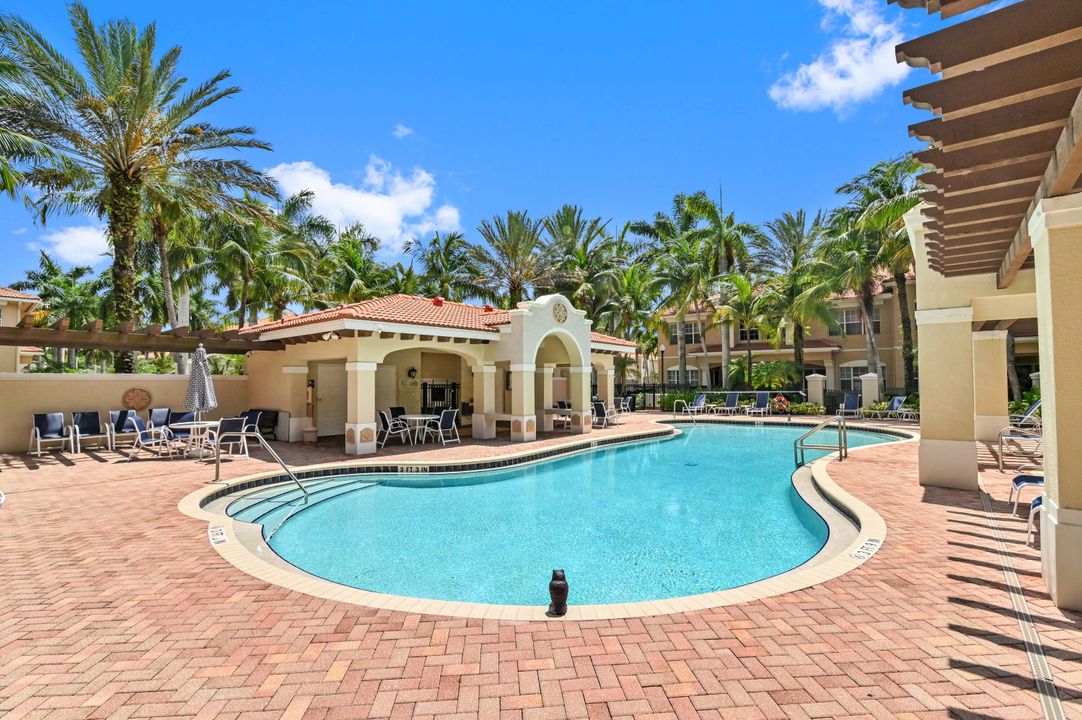 For Sale: $655,000 (3 beds, 2 baths, 2204 Square Feet)