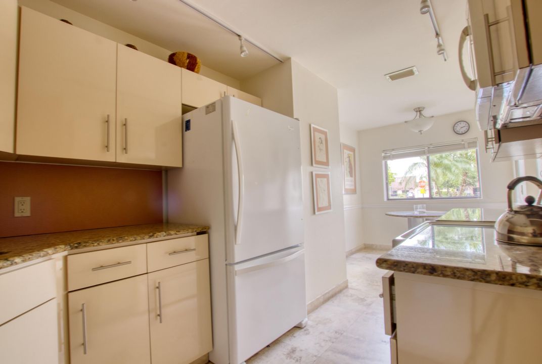 For Sale: $349,000 (2 beds, 2 baths, 2036 Square Feet)