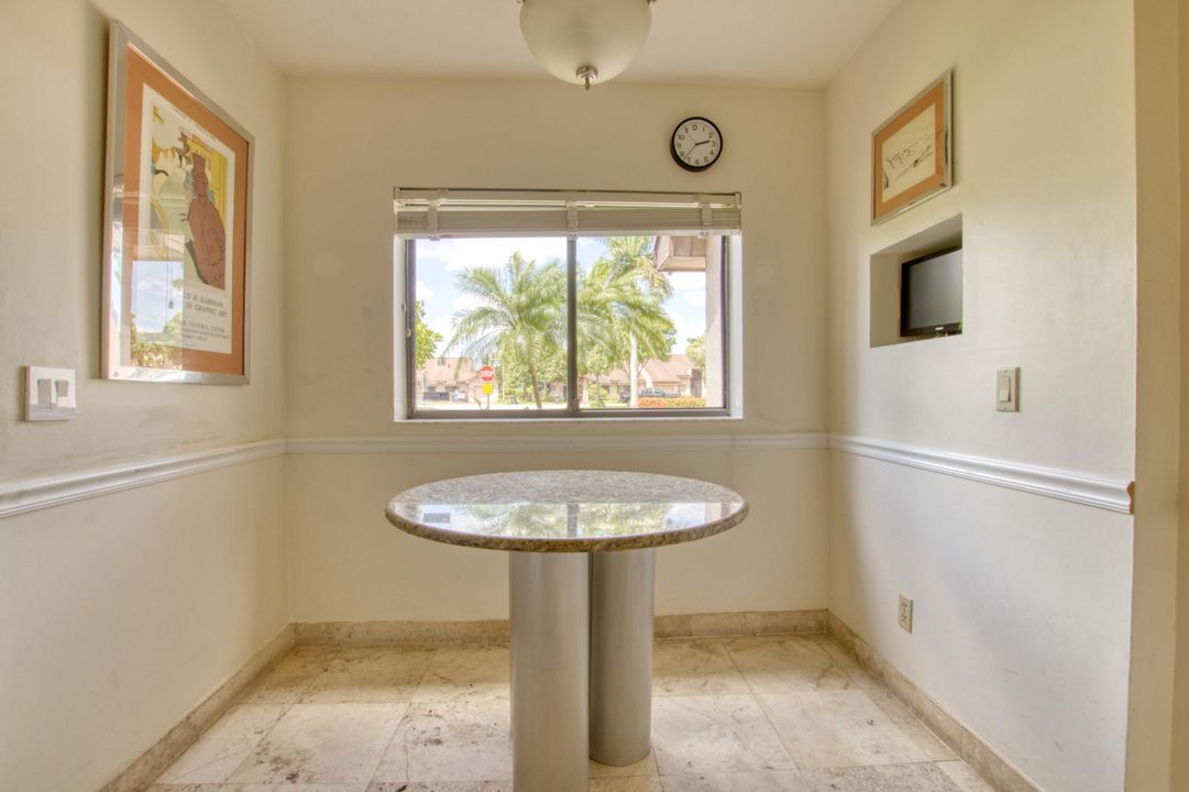 For Sale: $349,000 (2 beds, 2 baths, 2036 Square Feet)