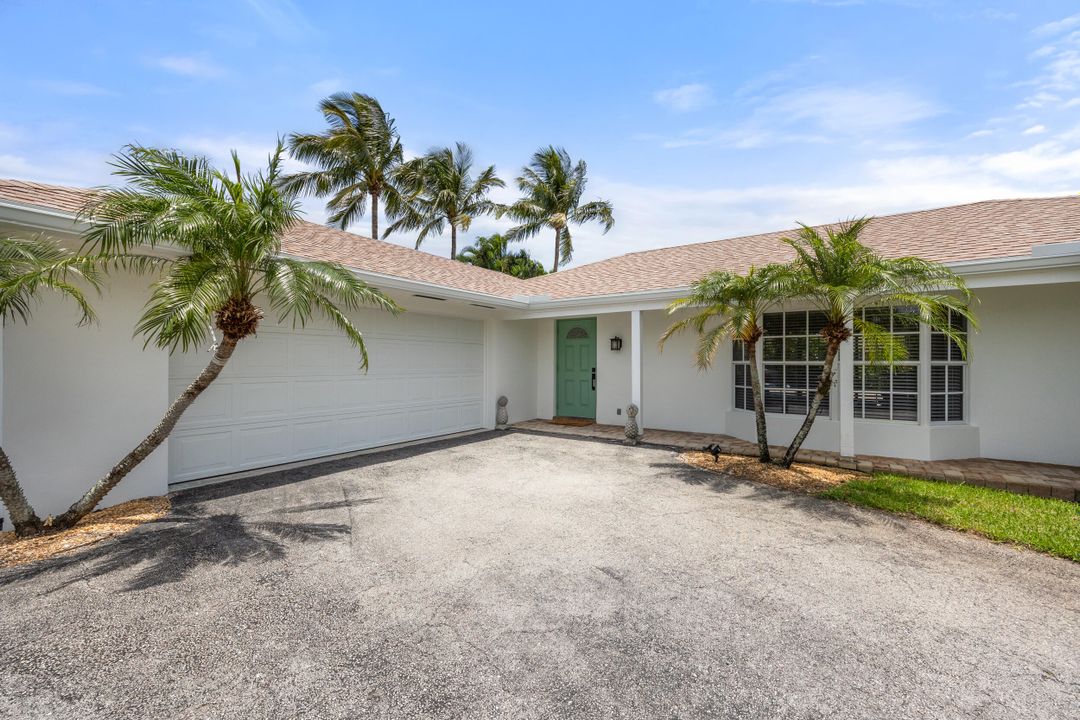 For Sale: $1,095,000 (3 beds, 2 baths, 2020 Square Feet)