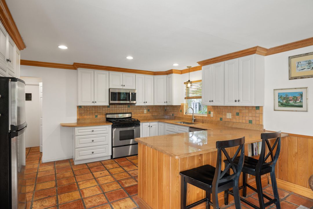 For Sale: $1,095,000 (3 beds, 2 baths, 2020 Square Feet)