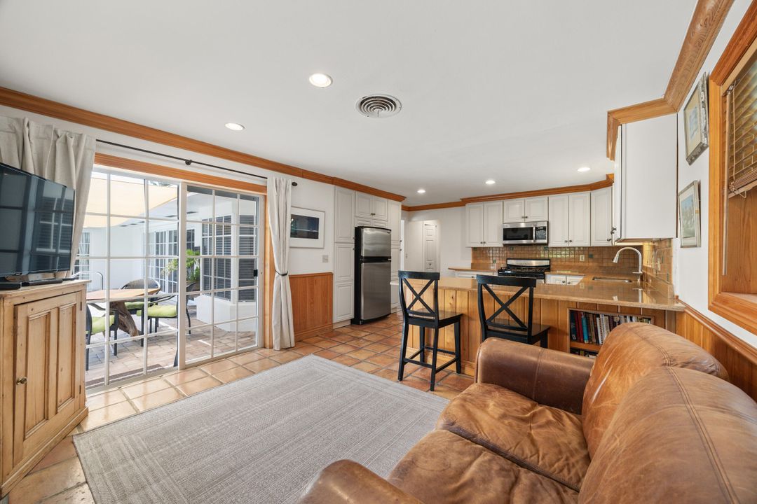 For Sale: $1,095,000 (3 beds, 2 baths, 2020 Square Feet)