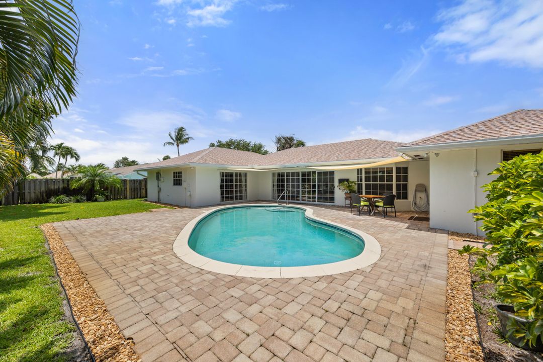 For Sale: $1,095,000 (3 beds, 2 baths, 2020 Square Feet)