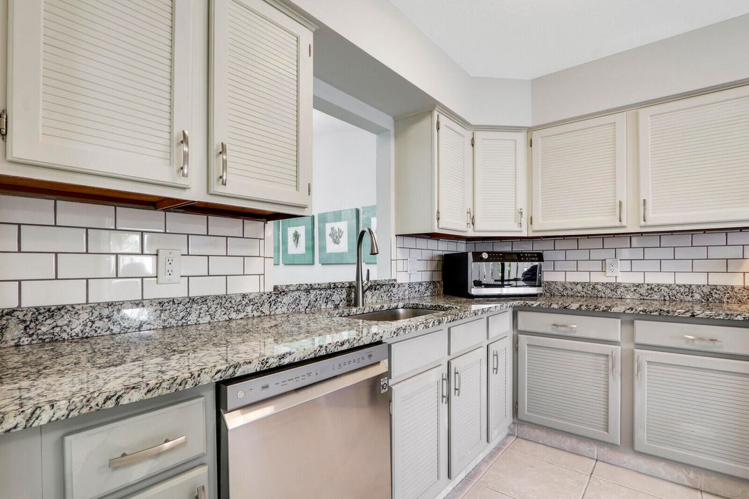 Active With Contract: $6,500 (2 beds, 2 baths, 1321 Square Feet)