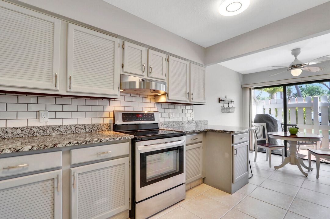 Active With Contract: $6,500 (2 beds, 2 baths, 1321 Square Feet)