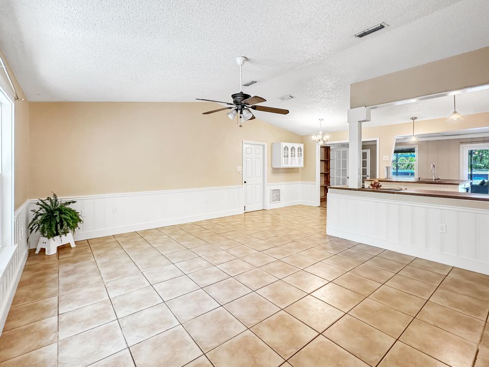 For Sale: $344,900 (3 beds, 2 baths, 1890 Square Feet)